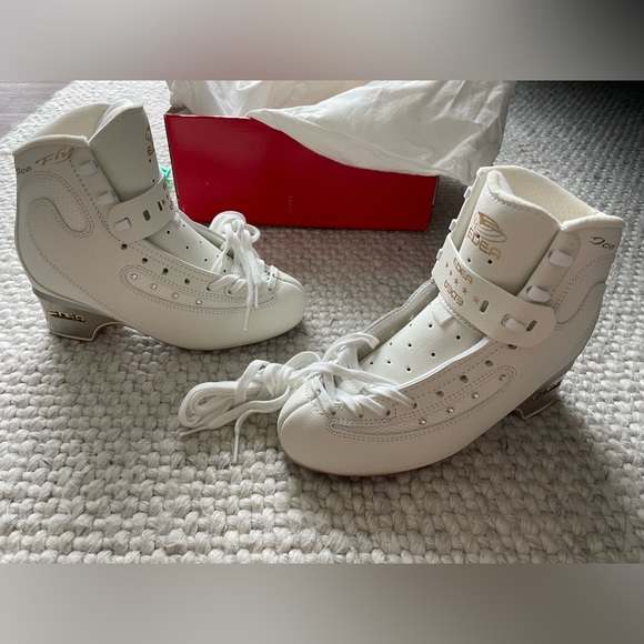 Edea Ice Fly figure skates, size 225B (no blades) - Picture 3 of 7